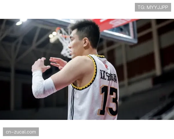 闫鹏飞场上表现缺乏亮点 攻防两端均未达到预期